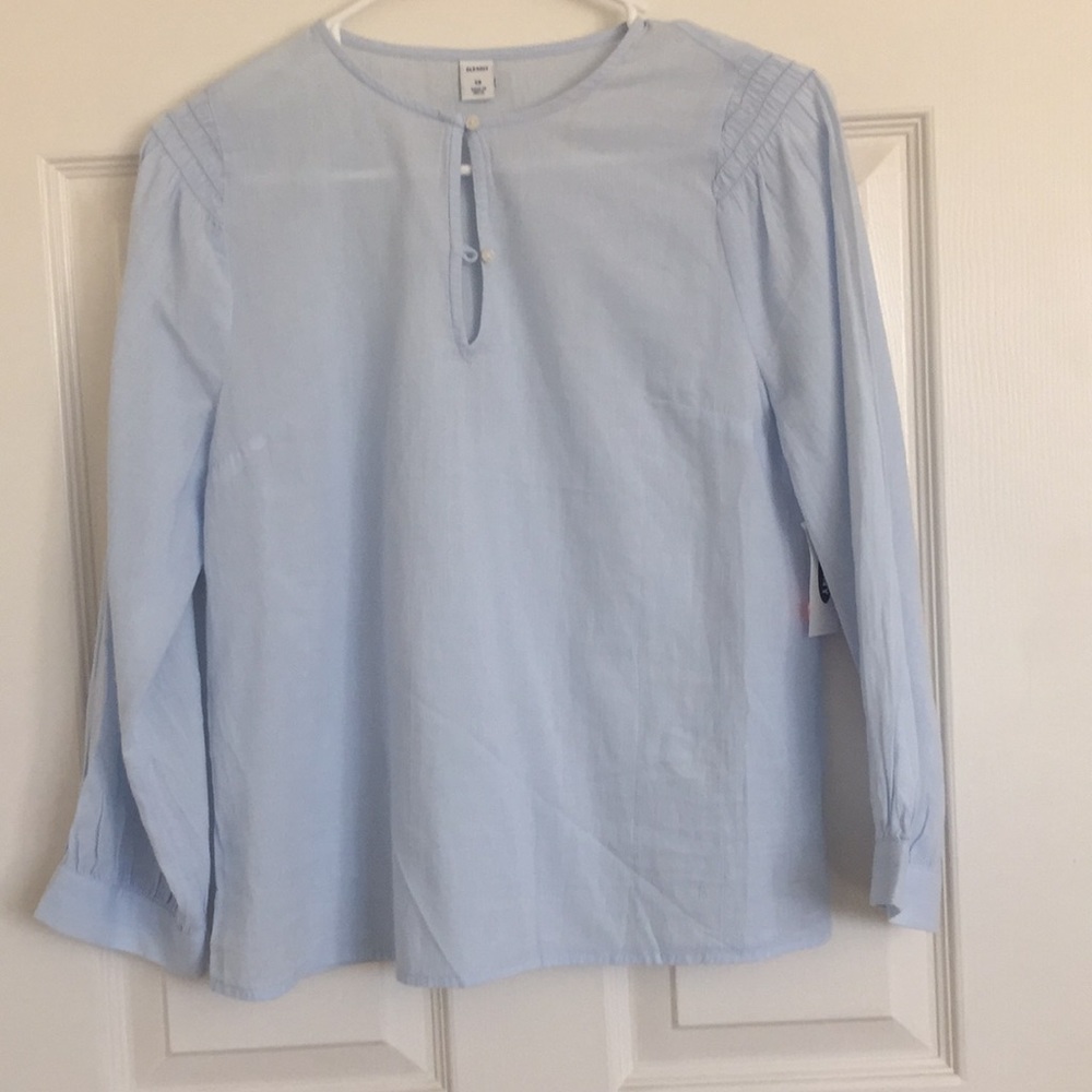 baby blue top